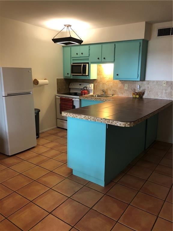 943 Parkview Dr # C6, Canyon Lake, TX 78133