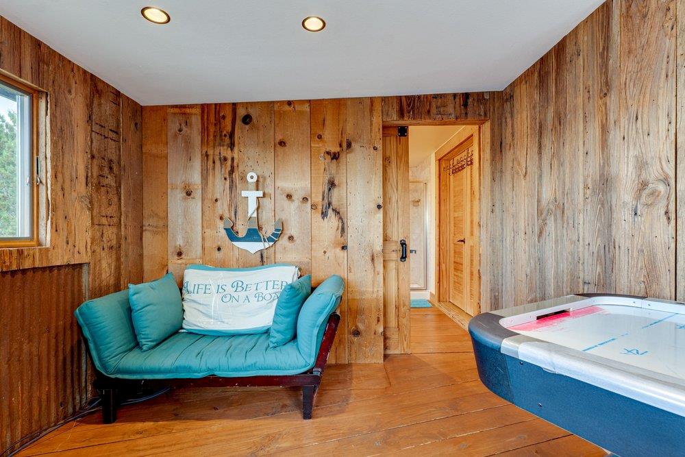 21008 W Lakeshore Dr, Spicewood, TX 78669