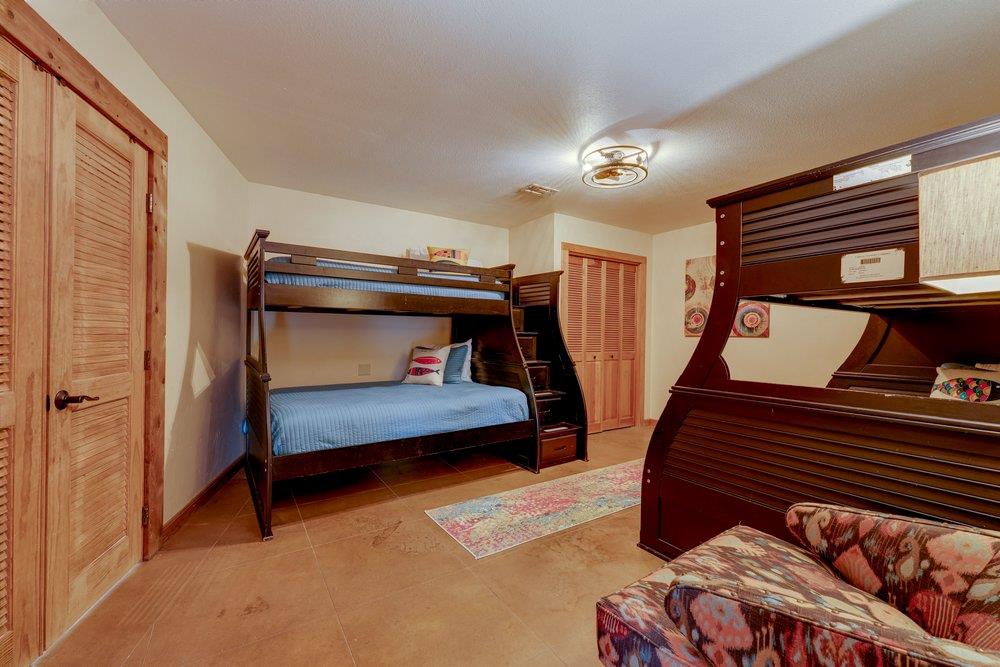 21008 W Lakeshore Dr, Spicewood, TX 78669