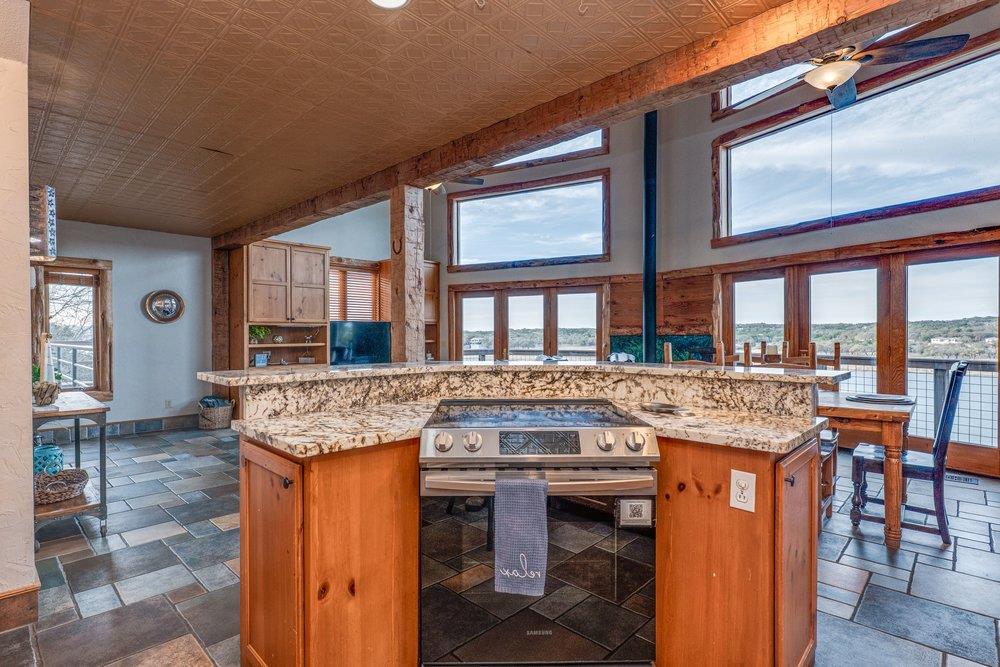 21008 W Lakeshore Dr, Spicewood, TX 78669