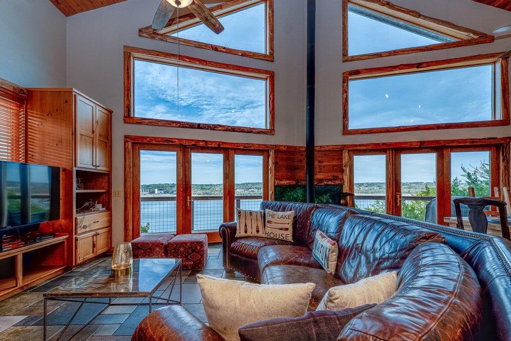 21008 W Lakeshore Dr, Spicewood, TX 78669