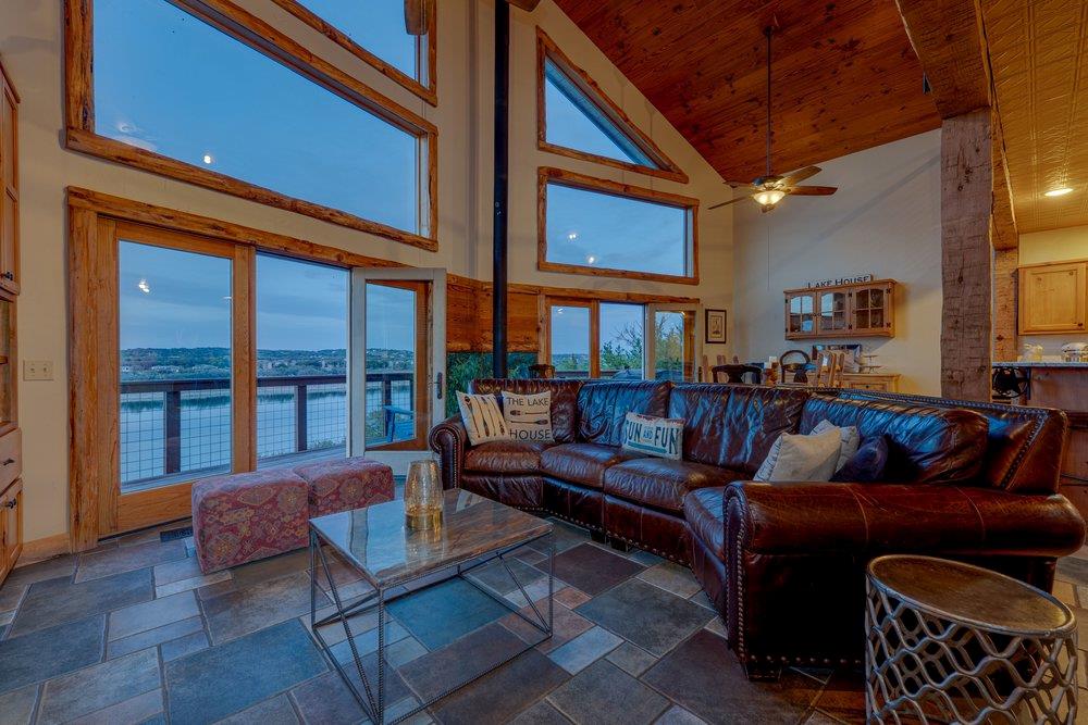 21008 W Lakeshore Dr, Spicewood, TX 78669