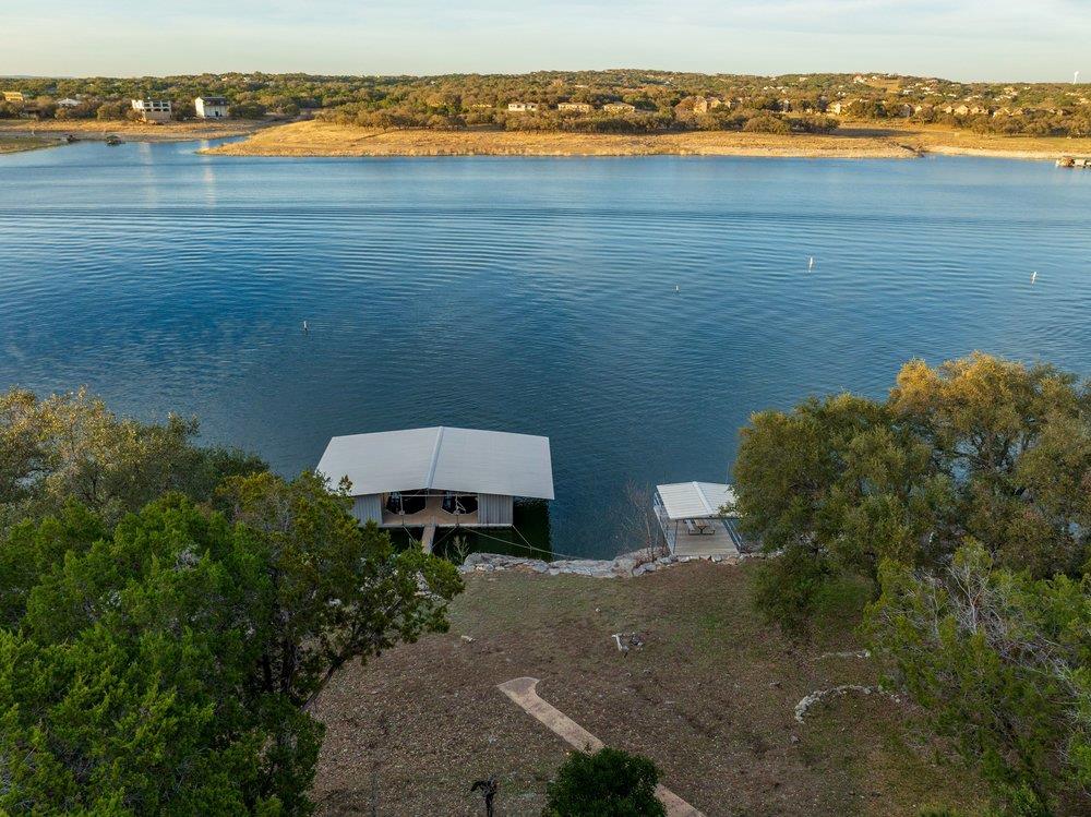 21008 W Lakeshore Dr, Spicewood, TX 78669