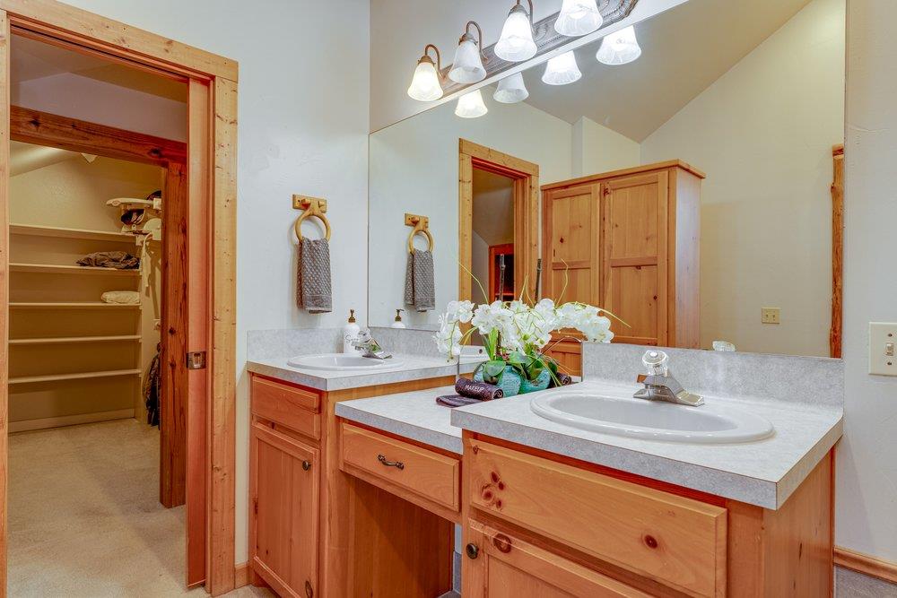 21008 W Lakeshore Dr, Spicewood, TX 78669