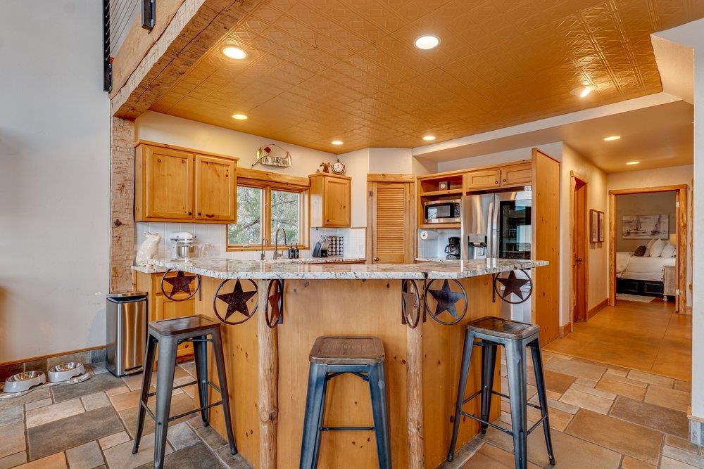 21008 W Lakeshore Dr, Spicewood, TX 78669