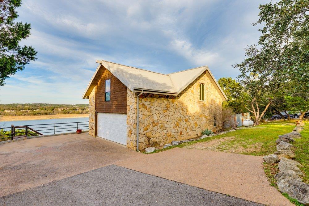 21008 W Lakeshore Dr, Spicewood, TX 78669
