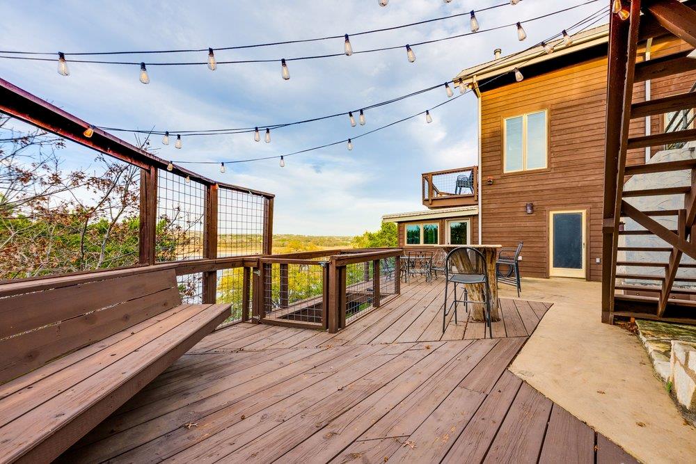 21008 W Lakeshore Dr, Spicewood, TX 78669