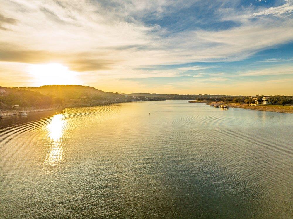 21008 W Lakeshore Dr, Spicewood, TX 78669