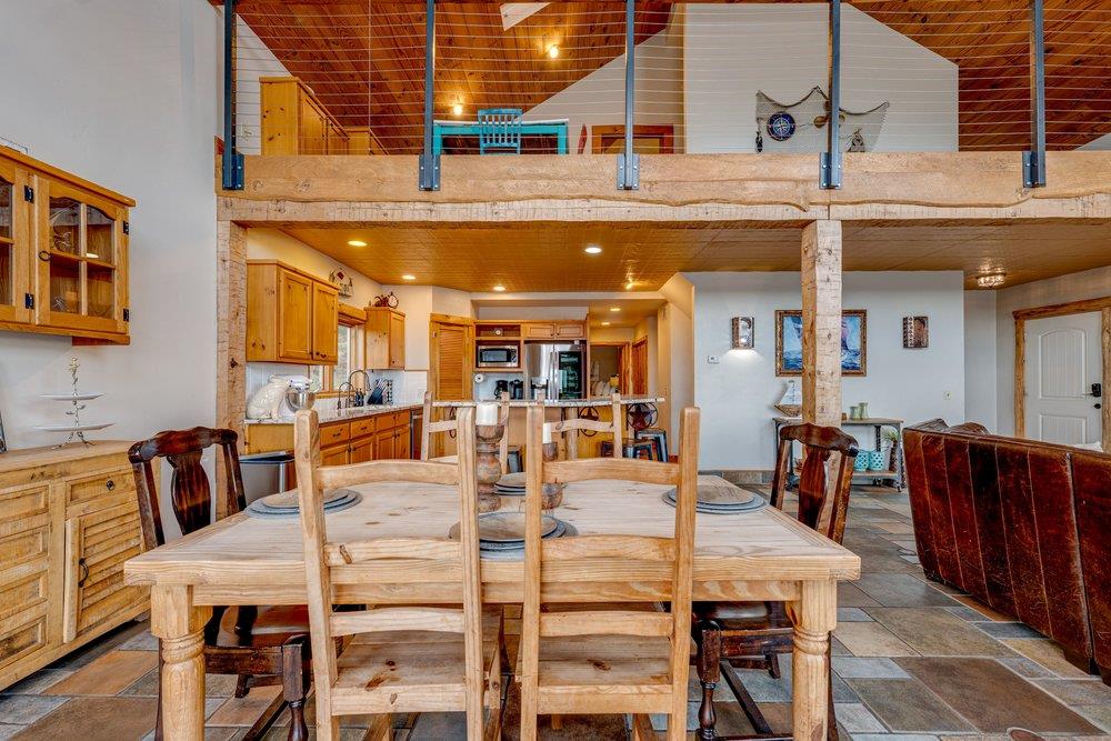 21008 W Lakeshore Dr, Spicewood, TX 78669