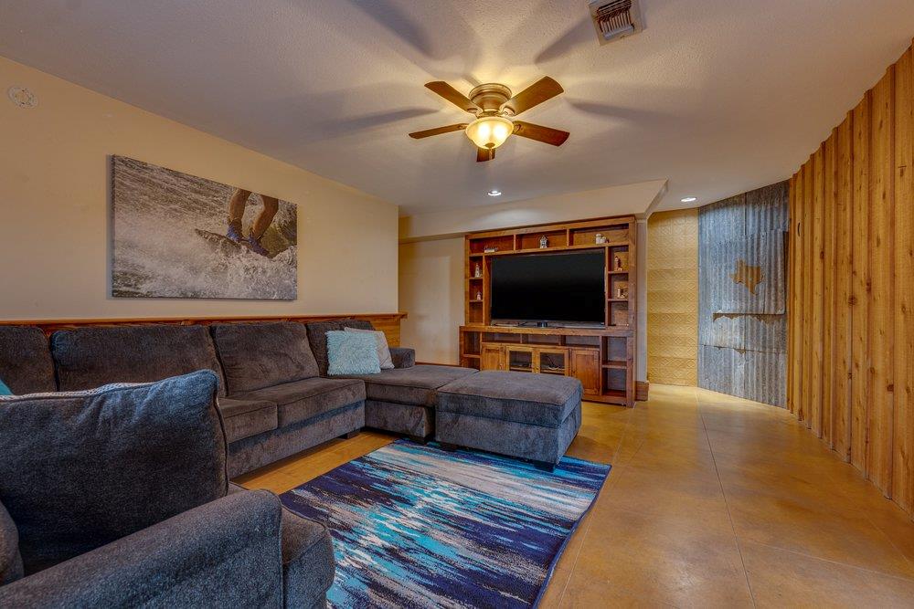 21008 W Lakeshore Dr, Spicewood, TX 78669