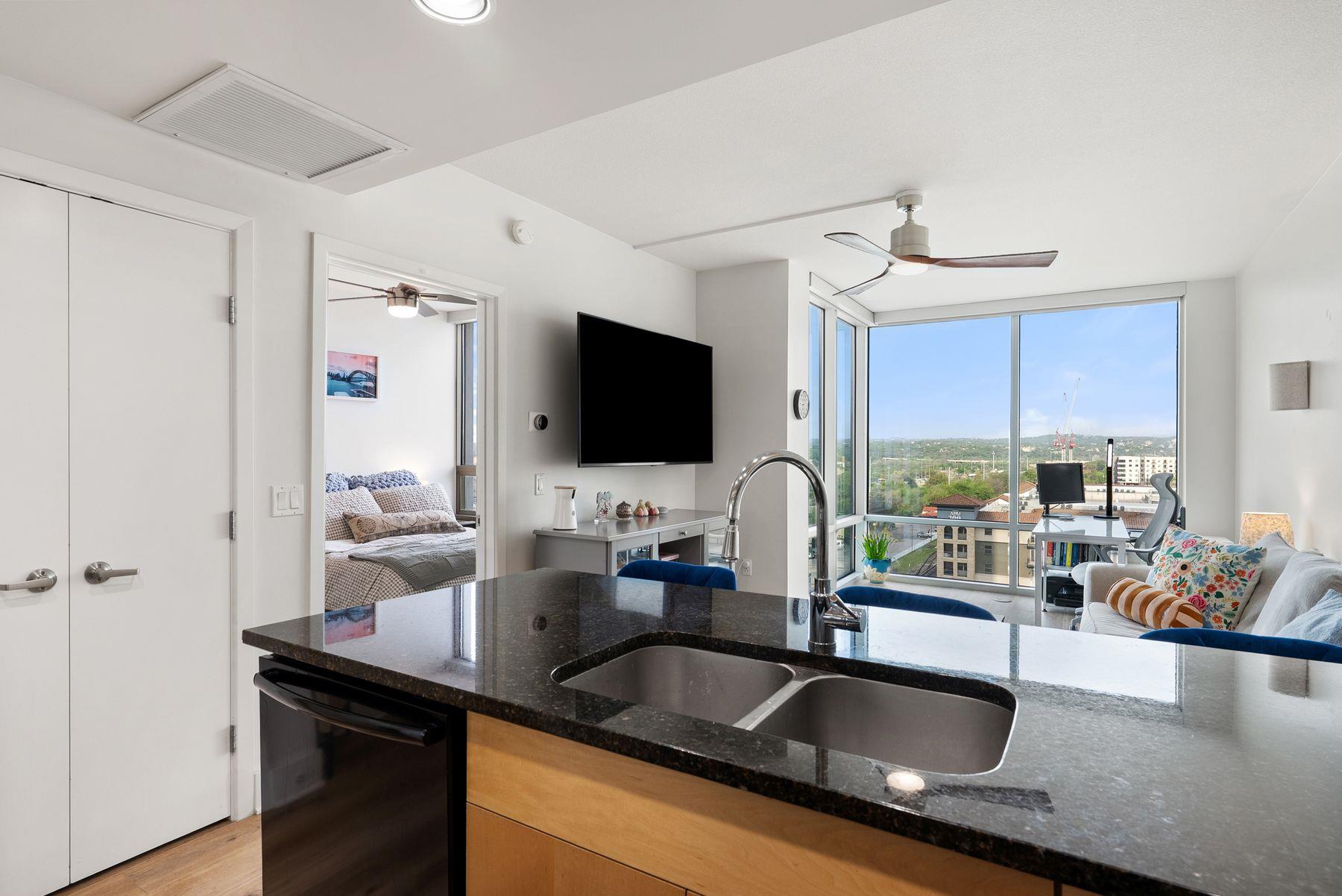 300 Bowie St # 1006, Austin, TX 78703