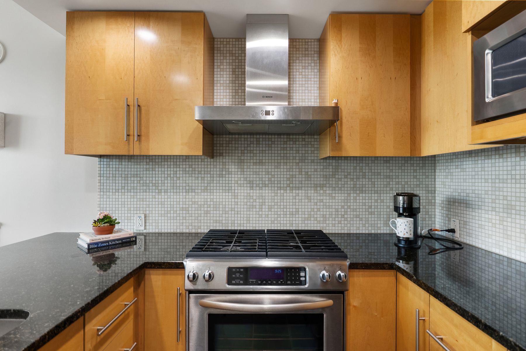 300 Bowie St # 1006, Austin, TX 78703