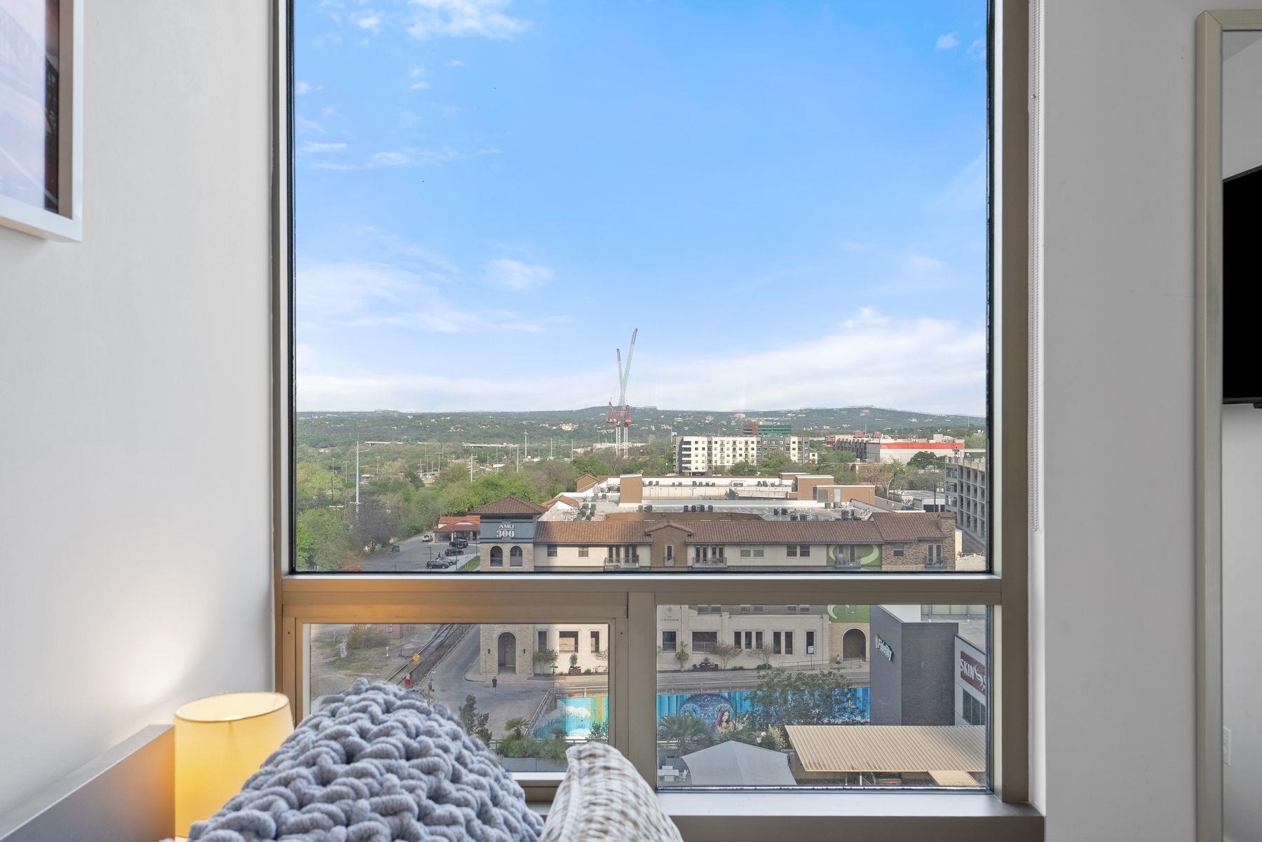 300 Bowie St # 1006, Austin, TX 78703