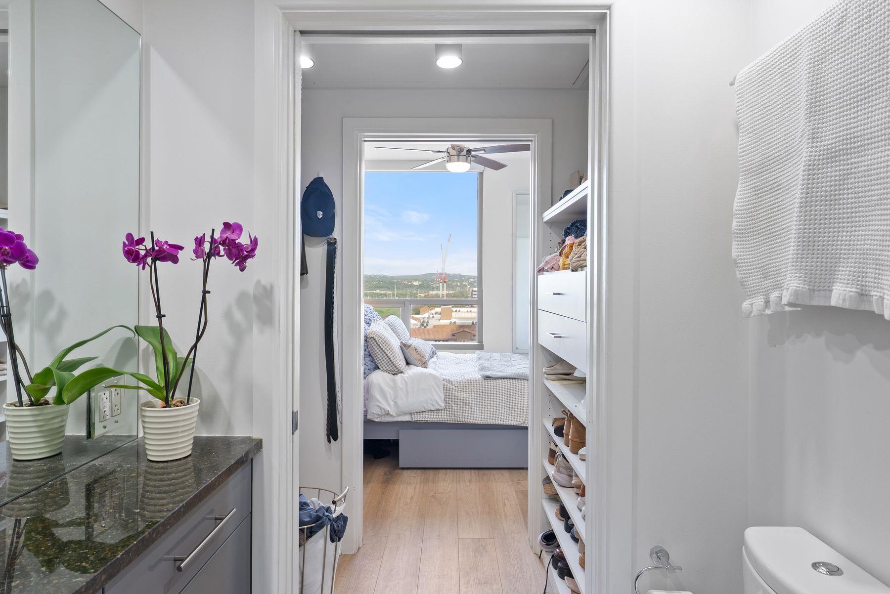 300 Bowie St # 1006, Austin, TX 78703