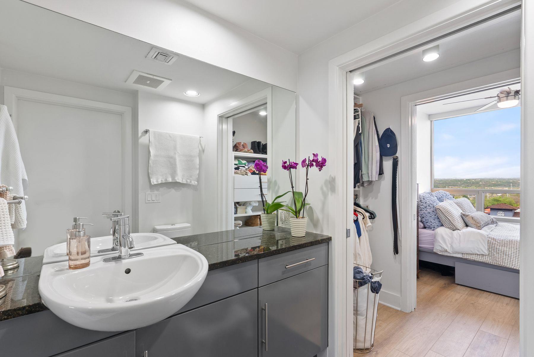 300 Bowie St # 1006, Austin, TX 78703