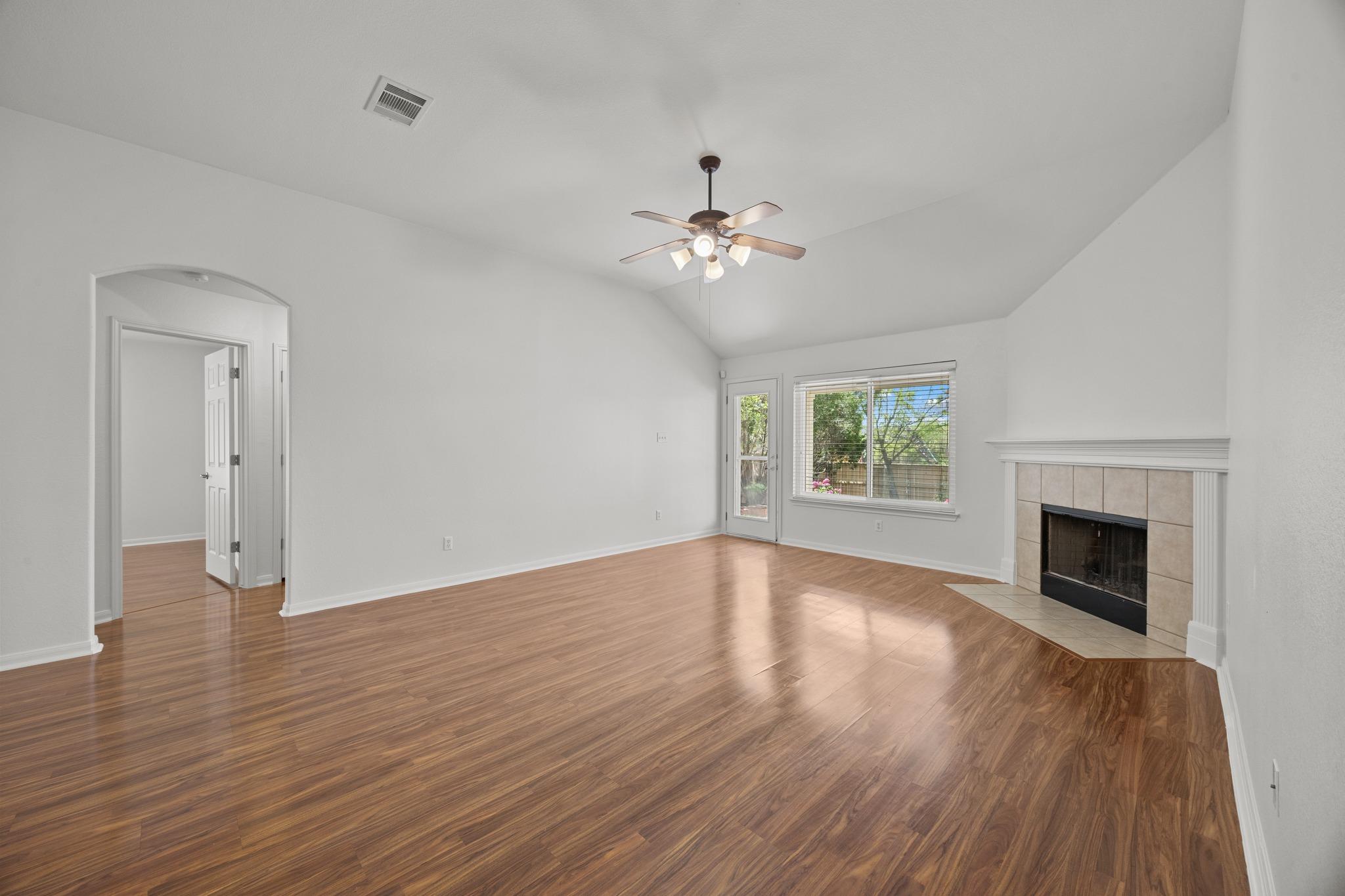 432 Falcon Ln, Leander, TX 78641