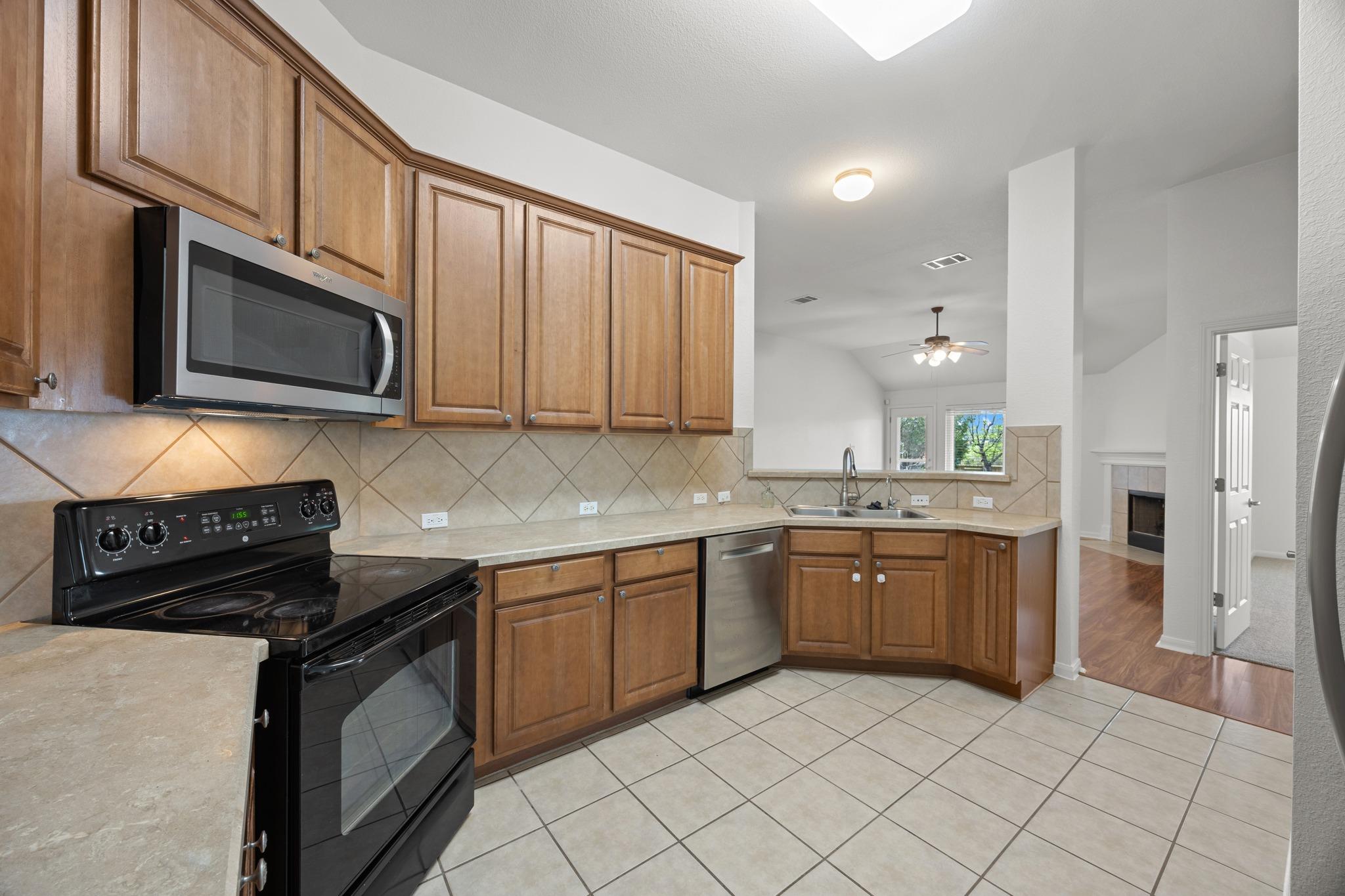 432 Falcon Ln, Leander, TX 78641