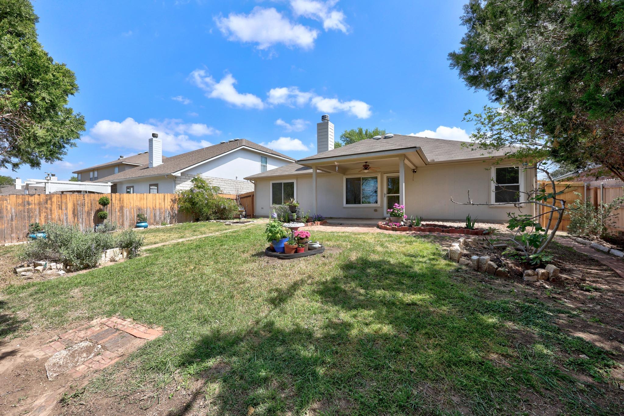 432 Falcon Ln, Leander, TX 78641