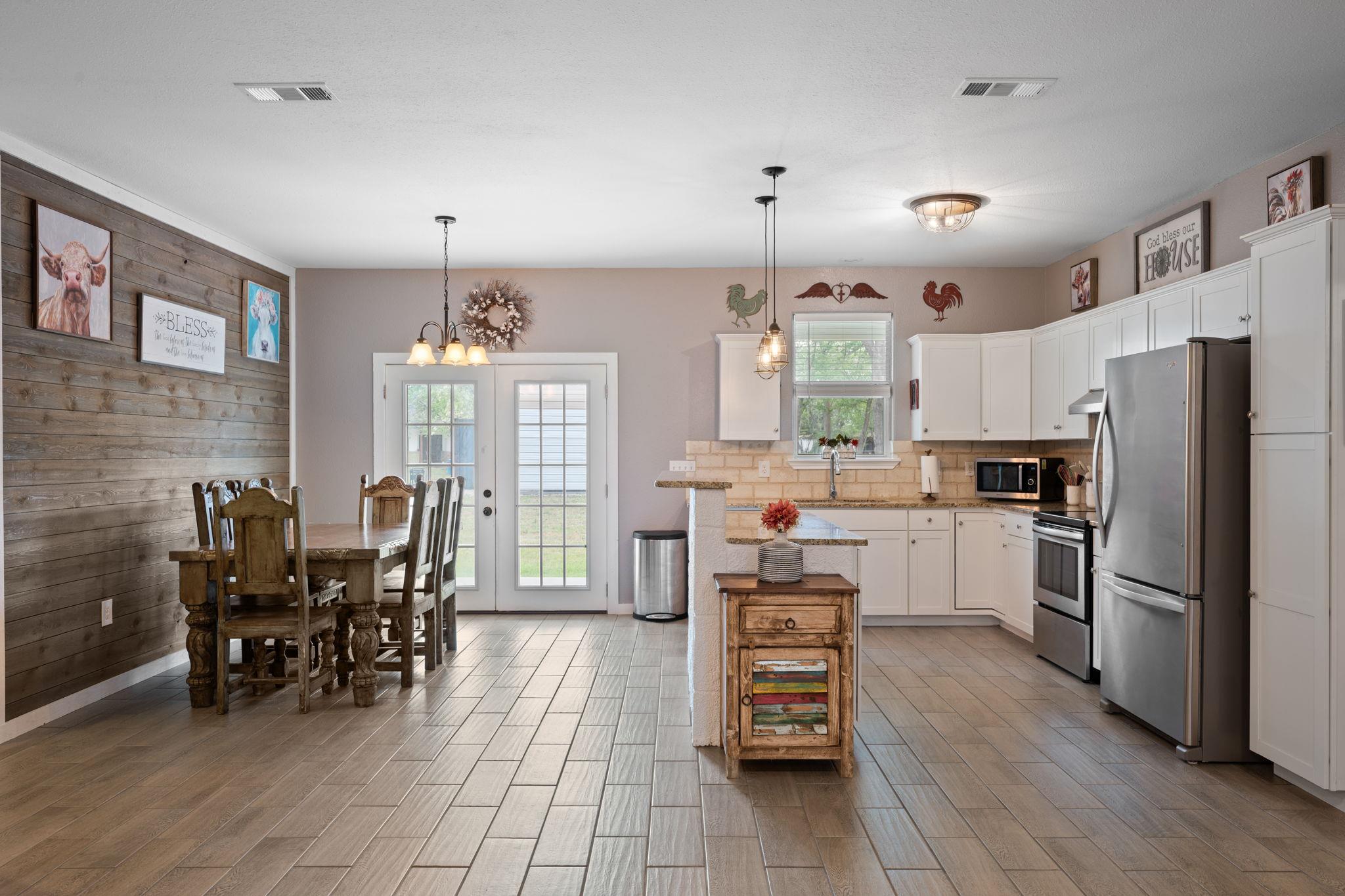 1131 E Fannin St, Luling, TX 78648