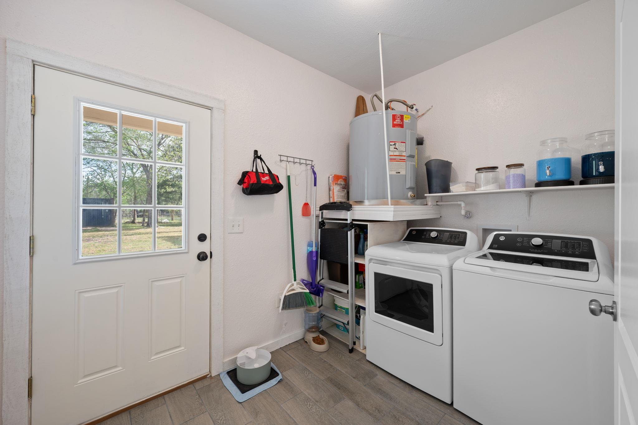 1131 E Fannin St, Luling, TX 78648