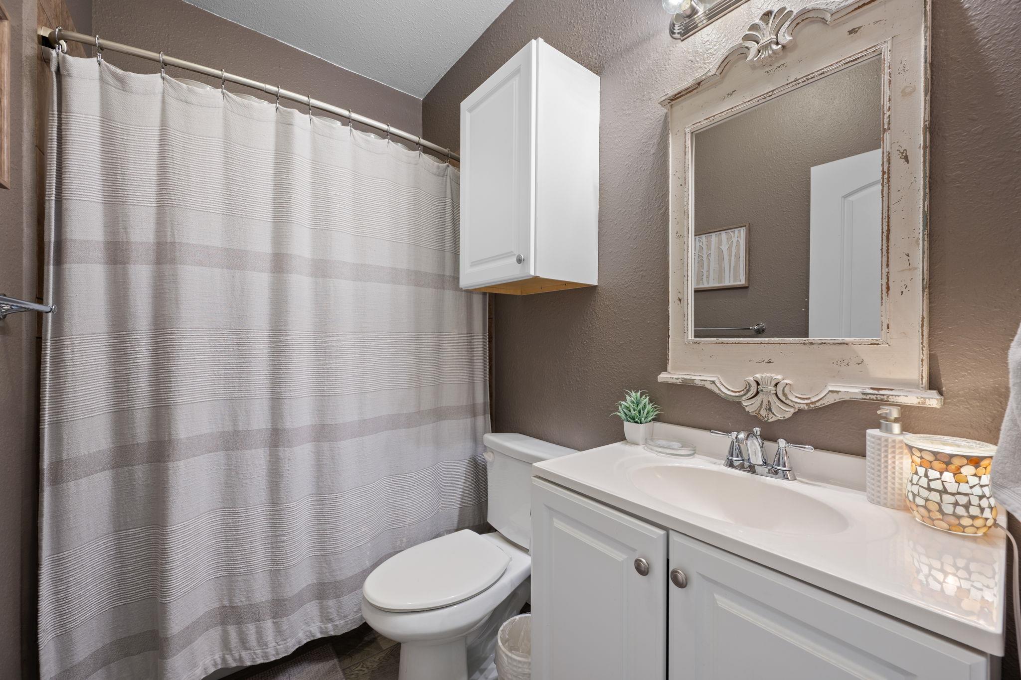 1131 E Fannin St, Luling, TX 78648