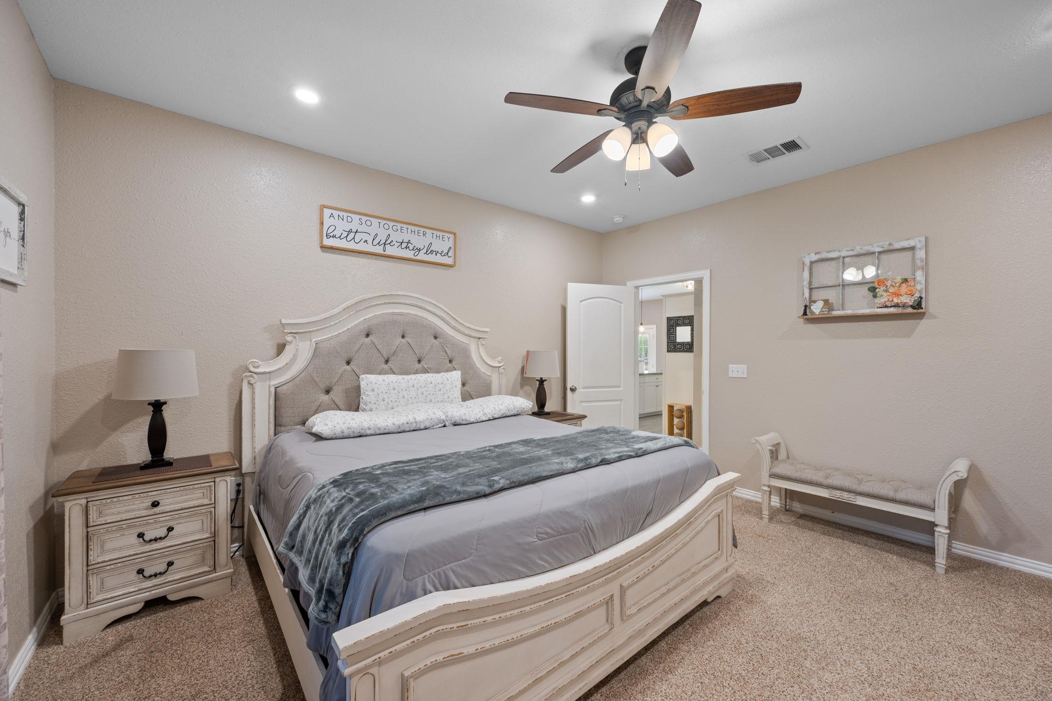 1131 E Fannin St, Luling, TX 78648