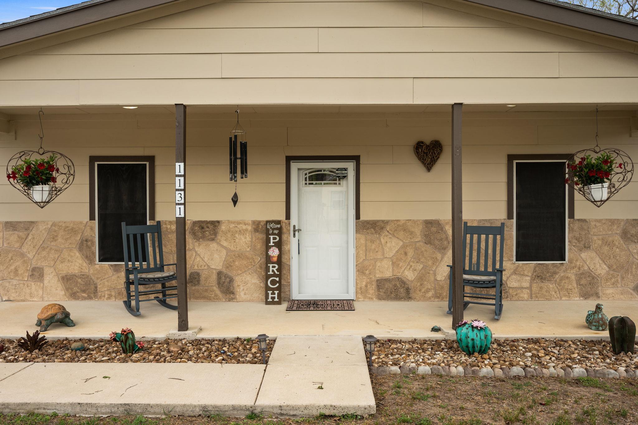 1131 E Fannin St, Luling, TX 78648