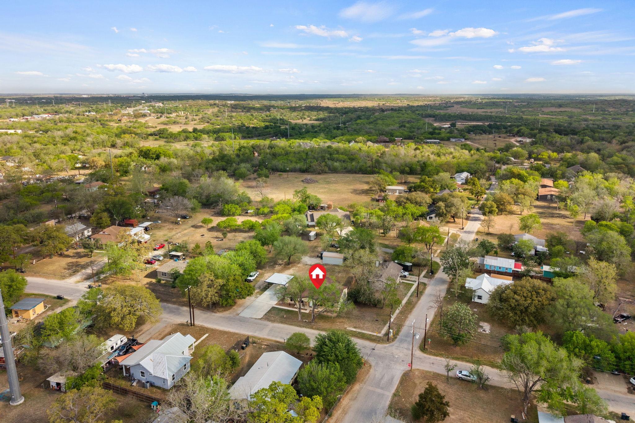 1131 E Fannin St, Luling, TX 78648