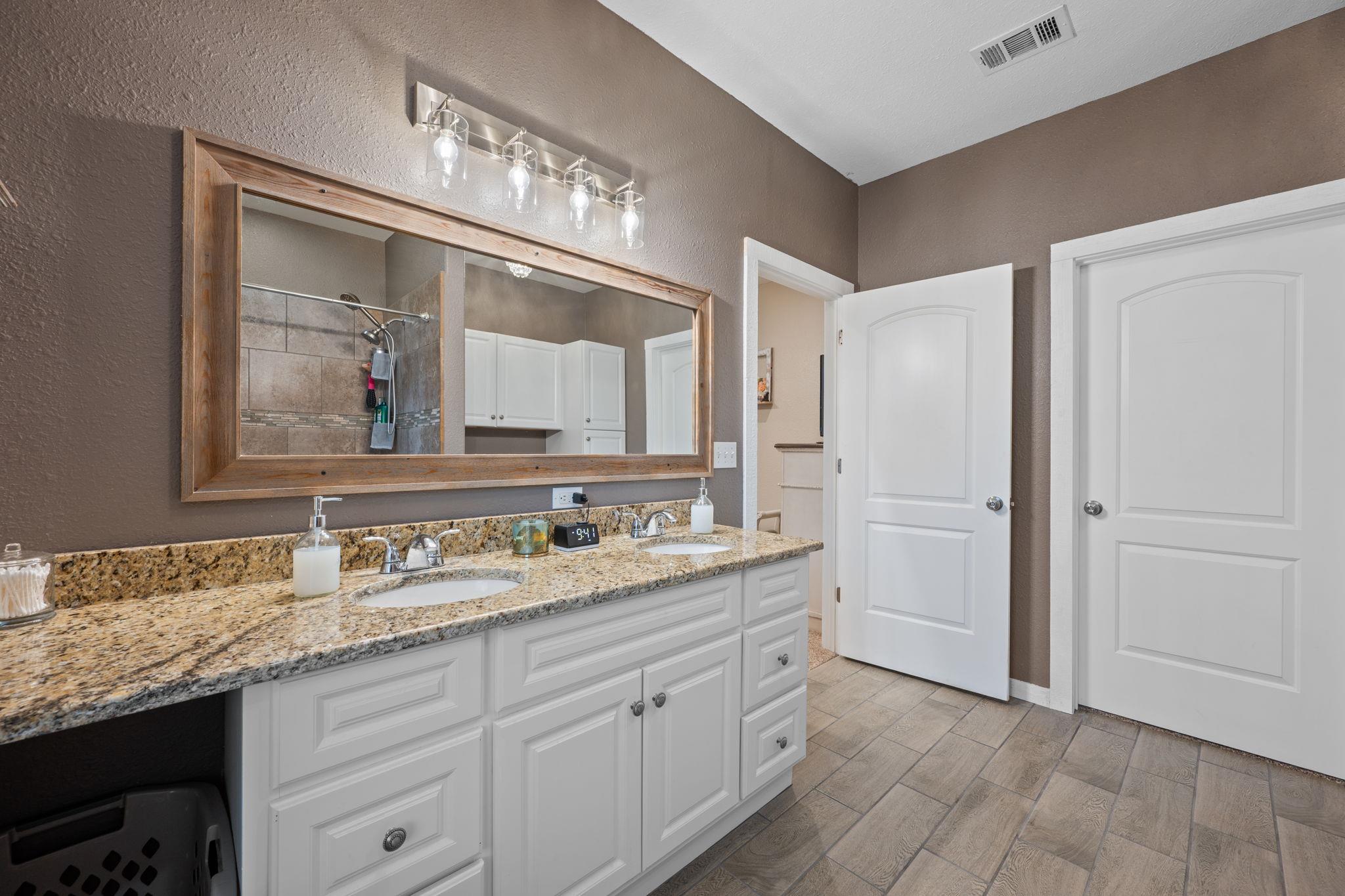 1131 E Fannin St, Luling, TX 78648