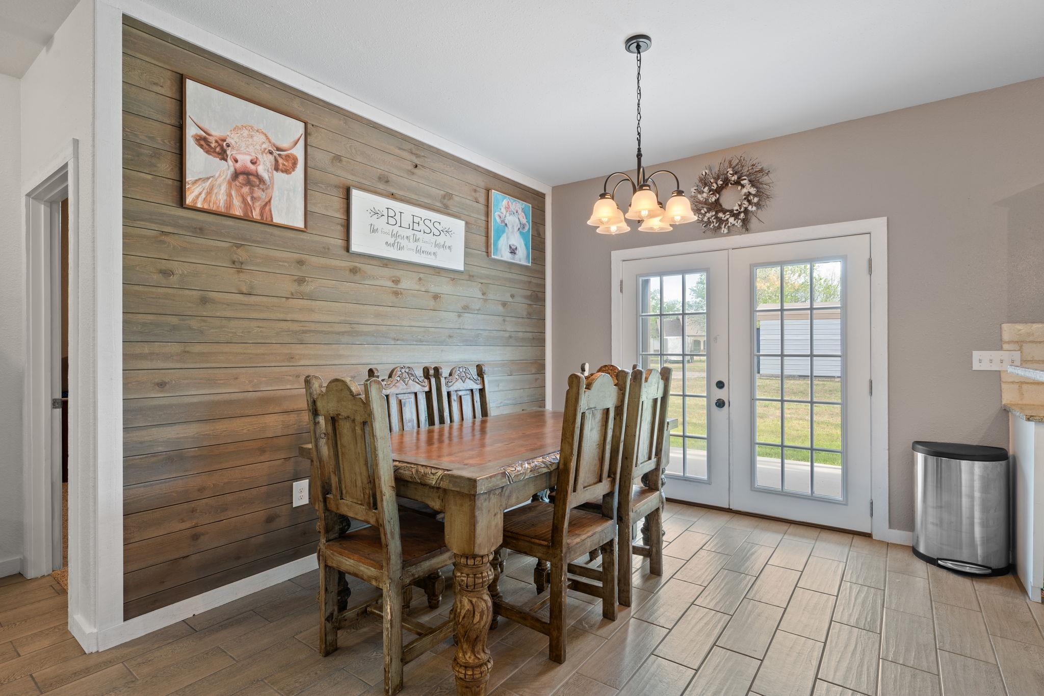 1131 E Fannin St, Luling, TX 78648