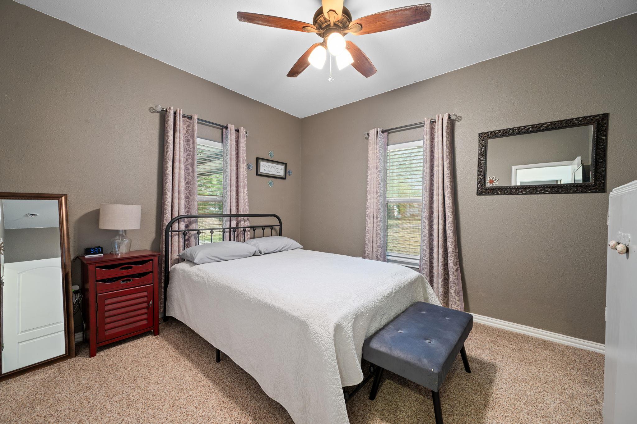 1131 E Fannin St, Luling, TX 78648