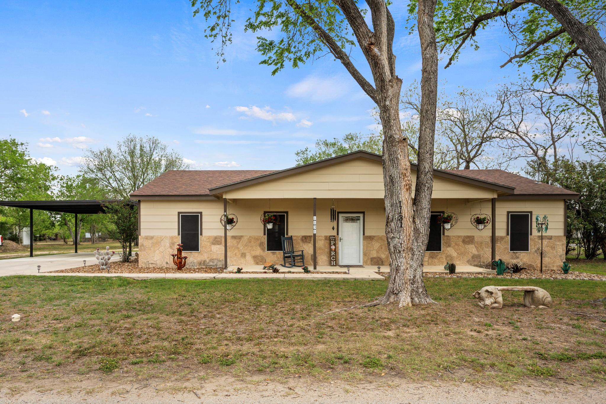1131 E Fannin St, Luling, TX 78648