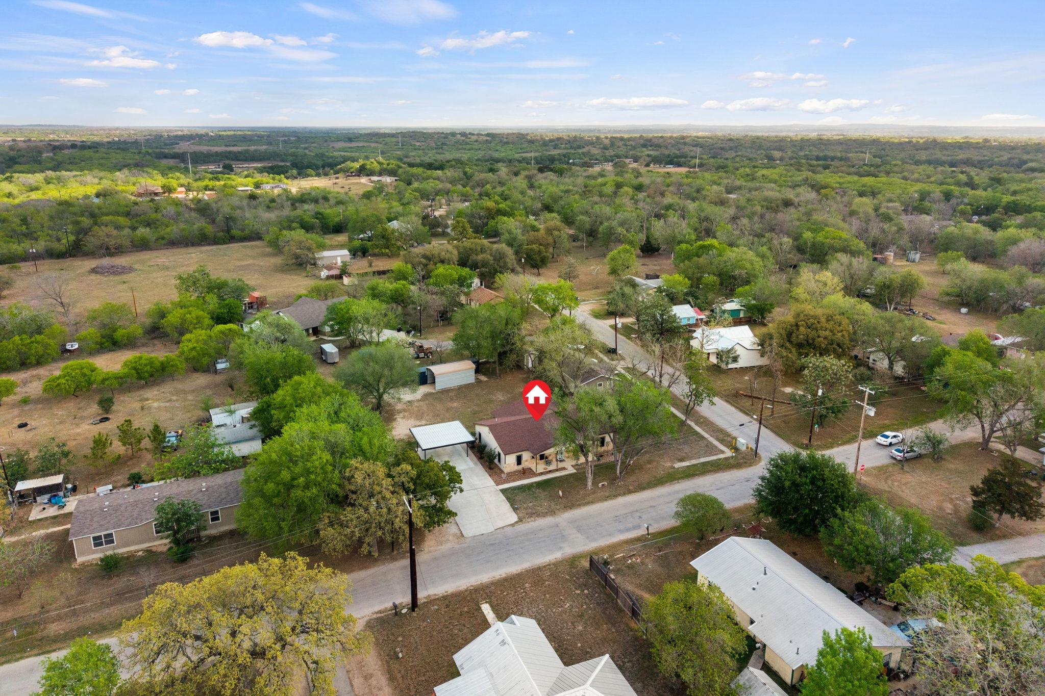 1131 E Fannin St, Luling, TX 78648