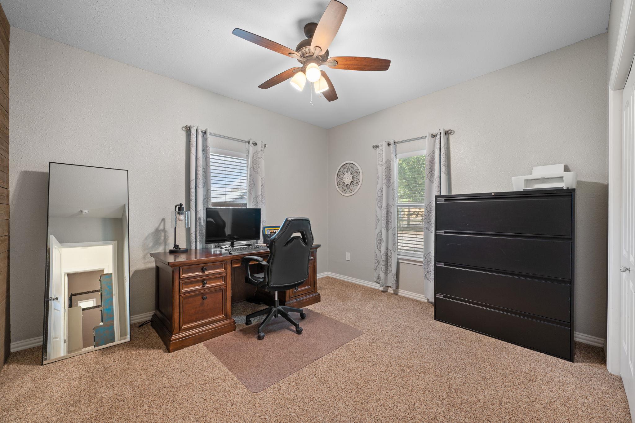 1131 E Fannin St, Luling, TX 78648