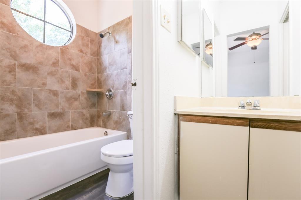 912 W 22nd St # 305, Austin, TX 78705