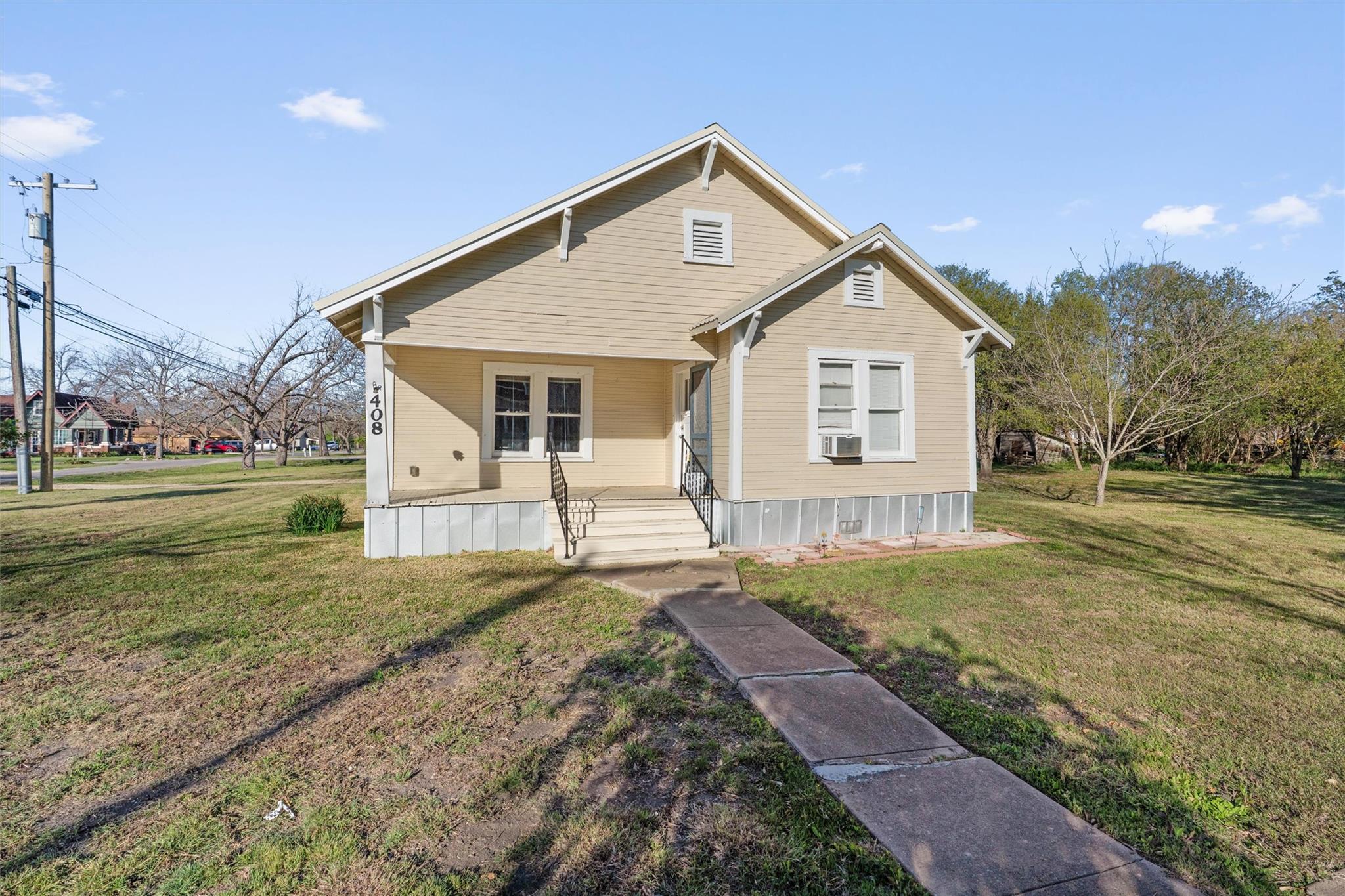 408 S Gabriel St, Granger, TX 76530