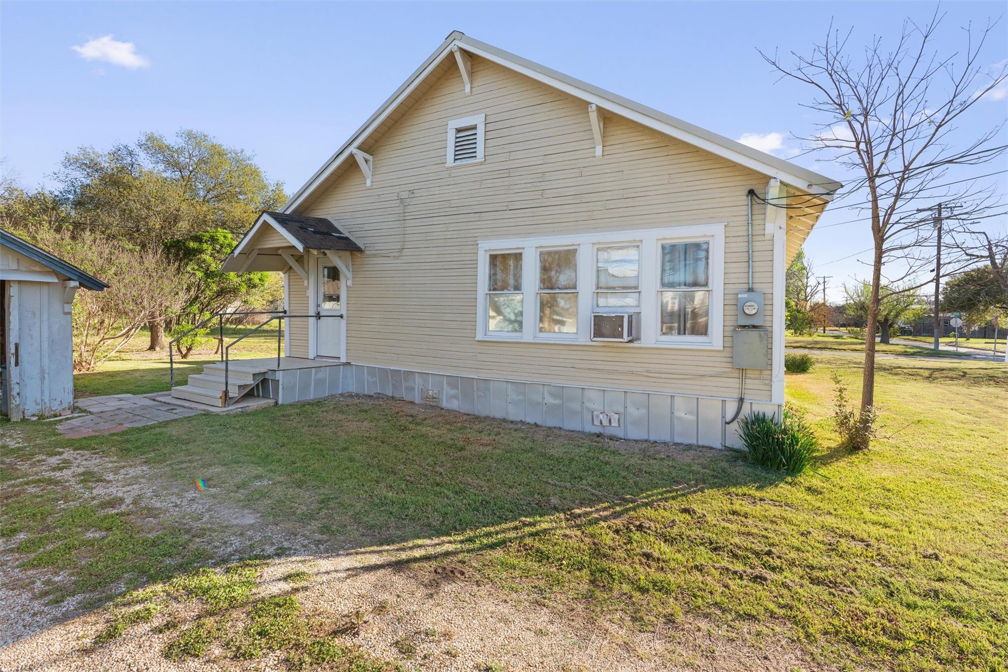 408 S Gabriel St, Granger, TX 76530