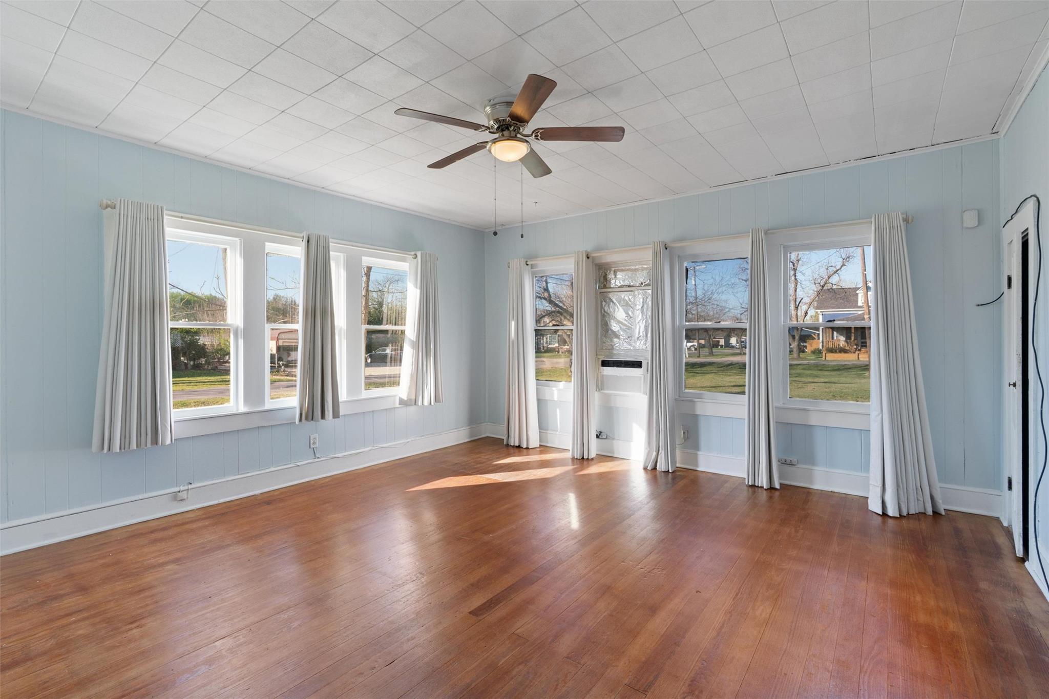 408 S Gabriel St, Granger, TX 76530