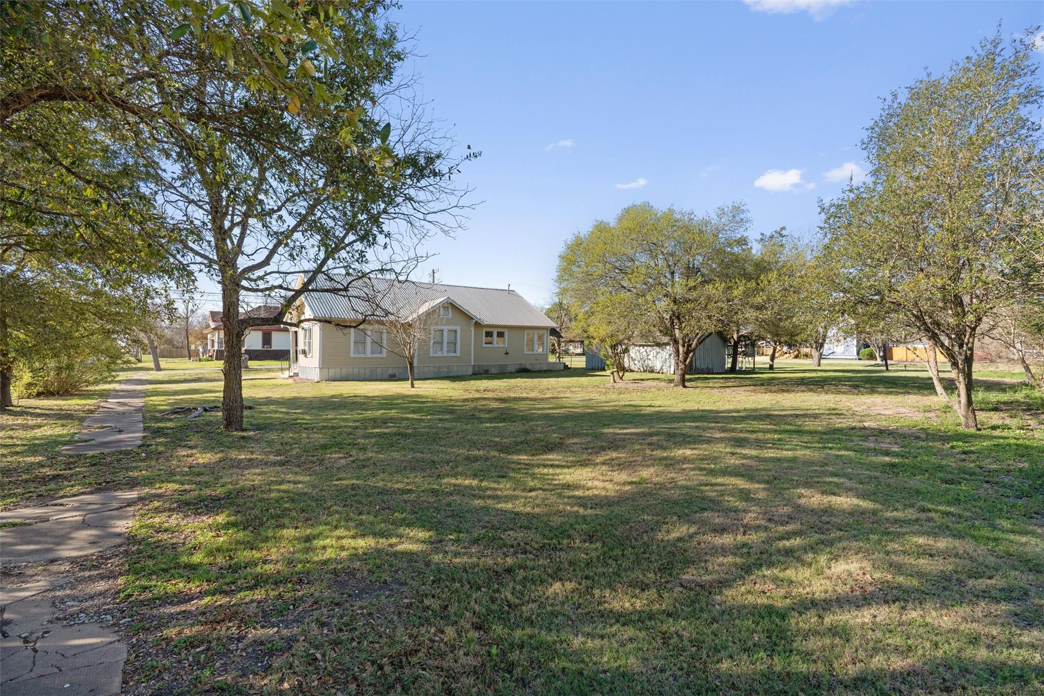 408 S Gabriel St, Granger, TX 76530