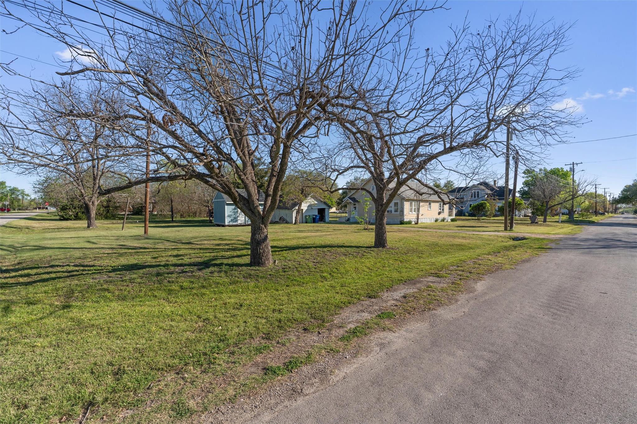 408 S Gabriel St, Granger, TX 76530