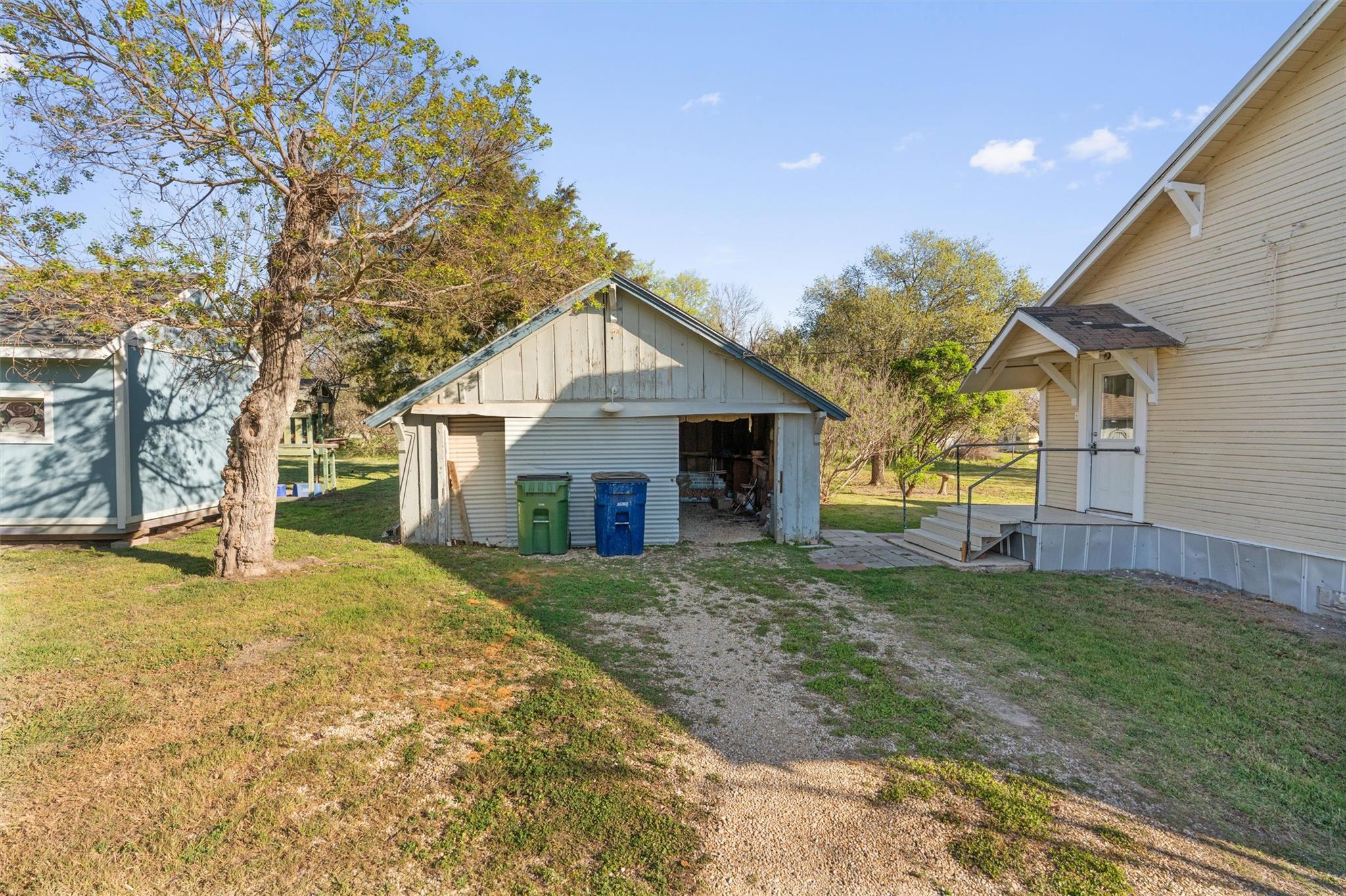 408 S Gabriel St, Granger, TX 76530