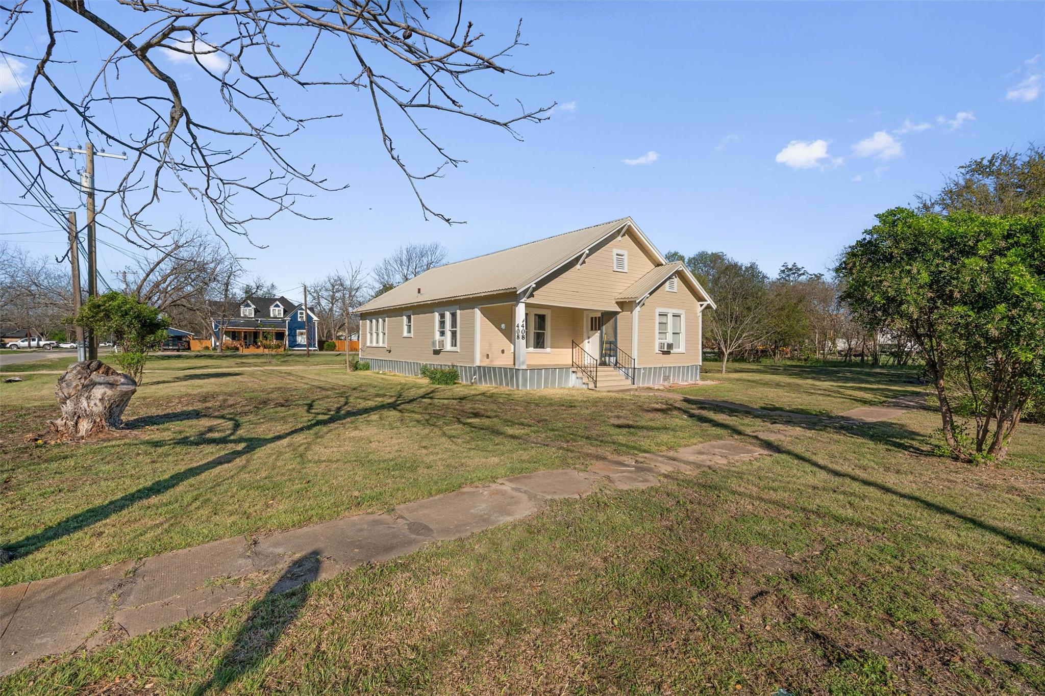 408 S Gabriel St, Granger, TX 76530