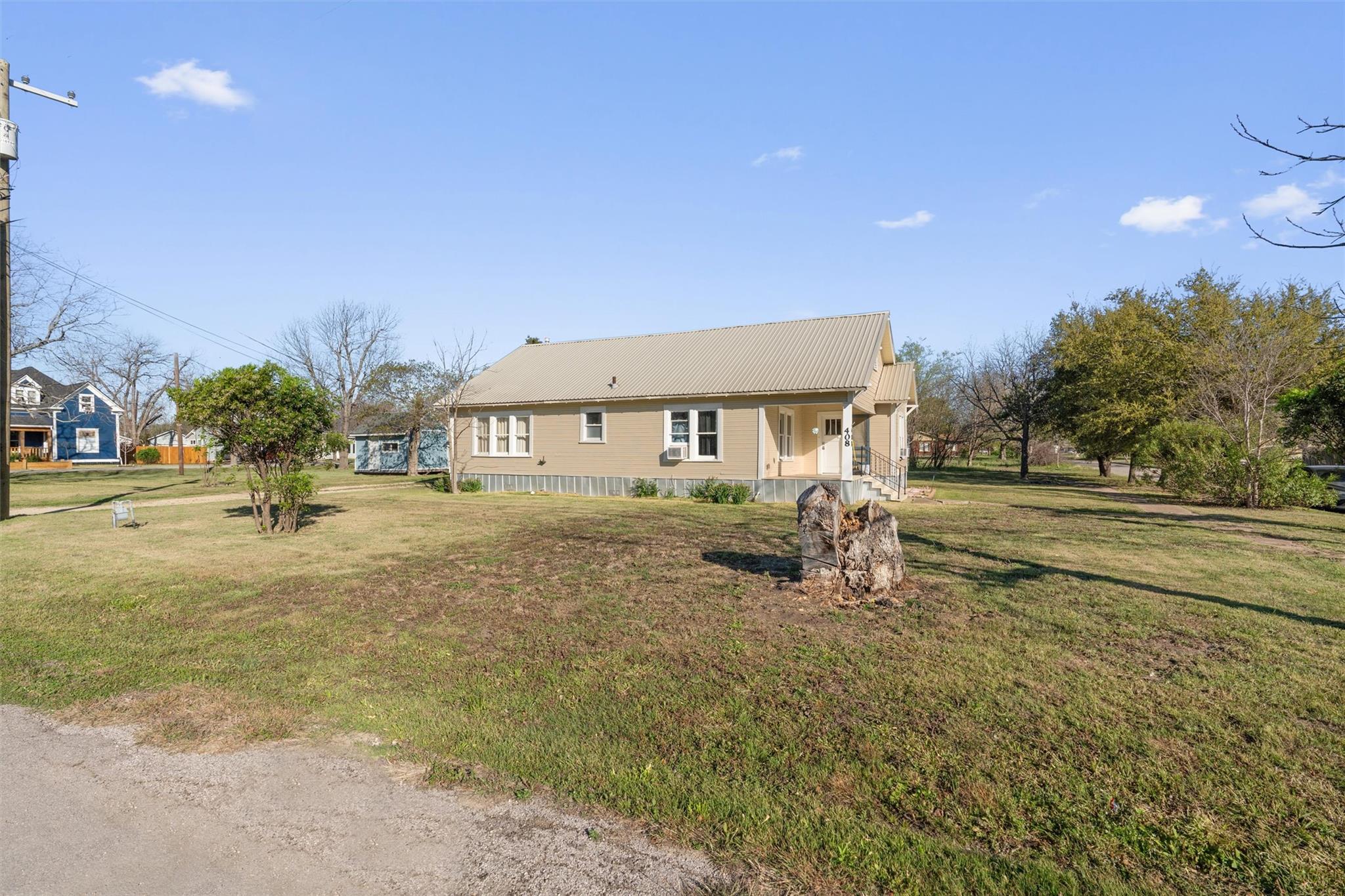 408 S Gabriel St, Granger, TX 76530