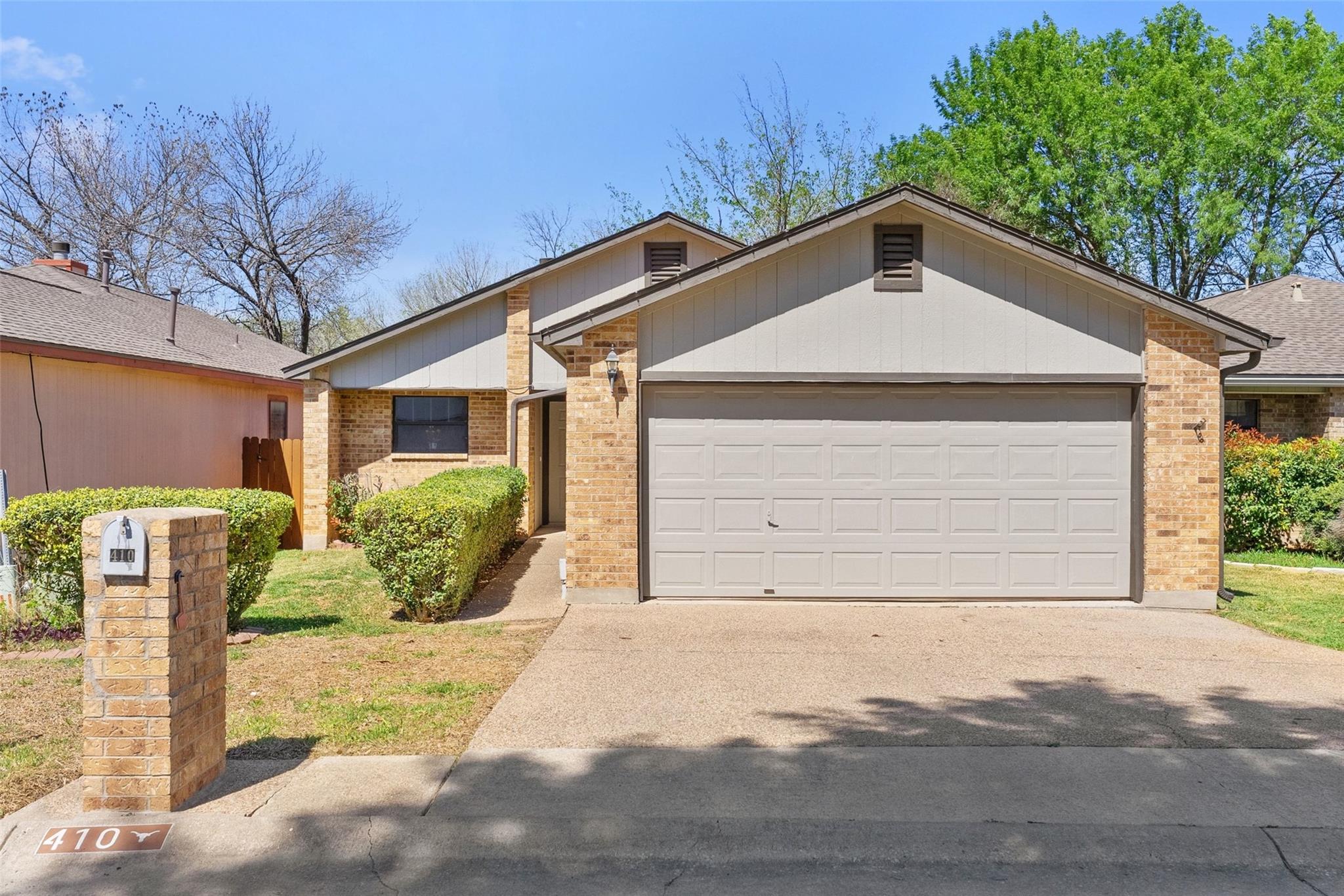 410 Village Ln, Buda, TX 78610