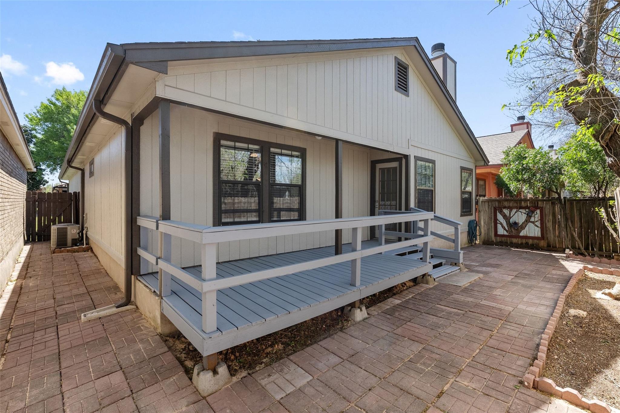 410 Village Ln, Buda, TX 78610