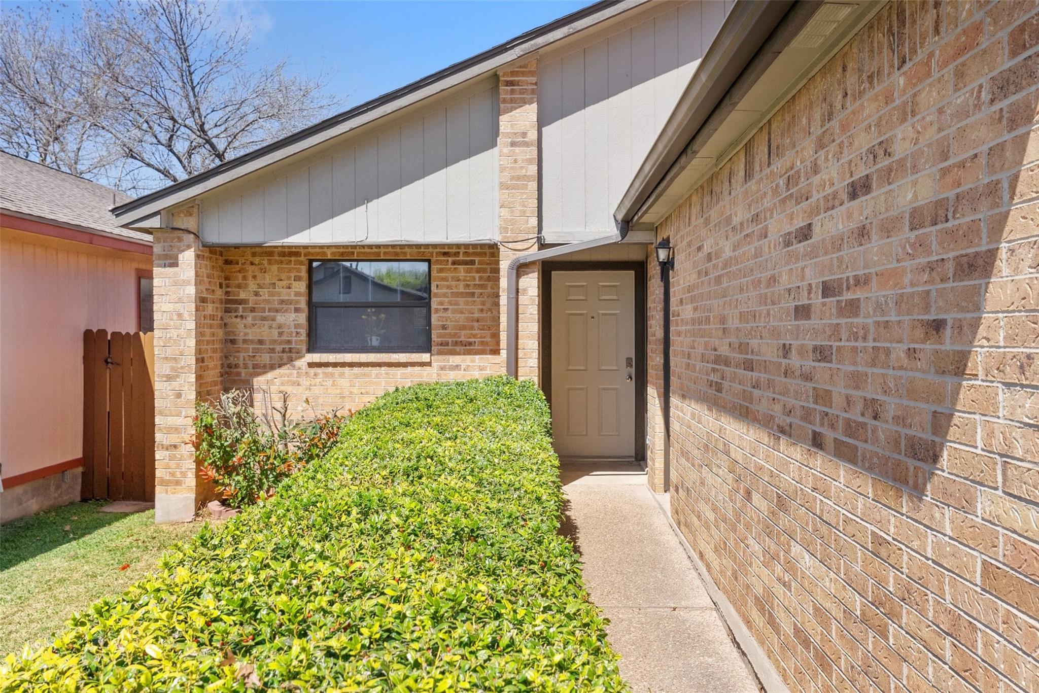 410 Village Ln, Buda, TX 78610