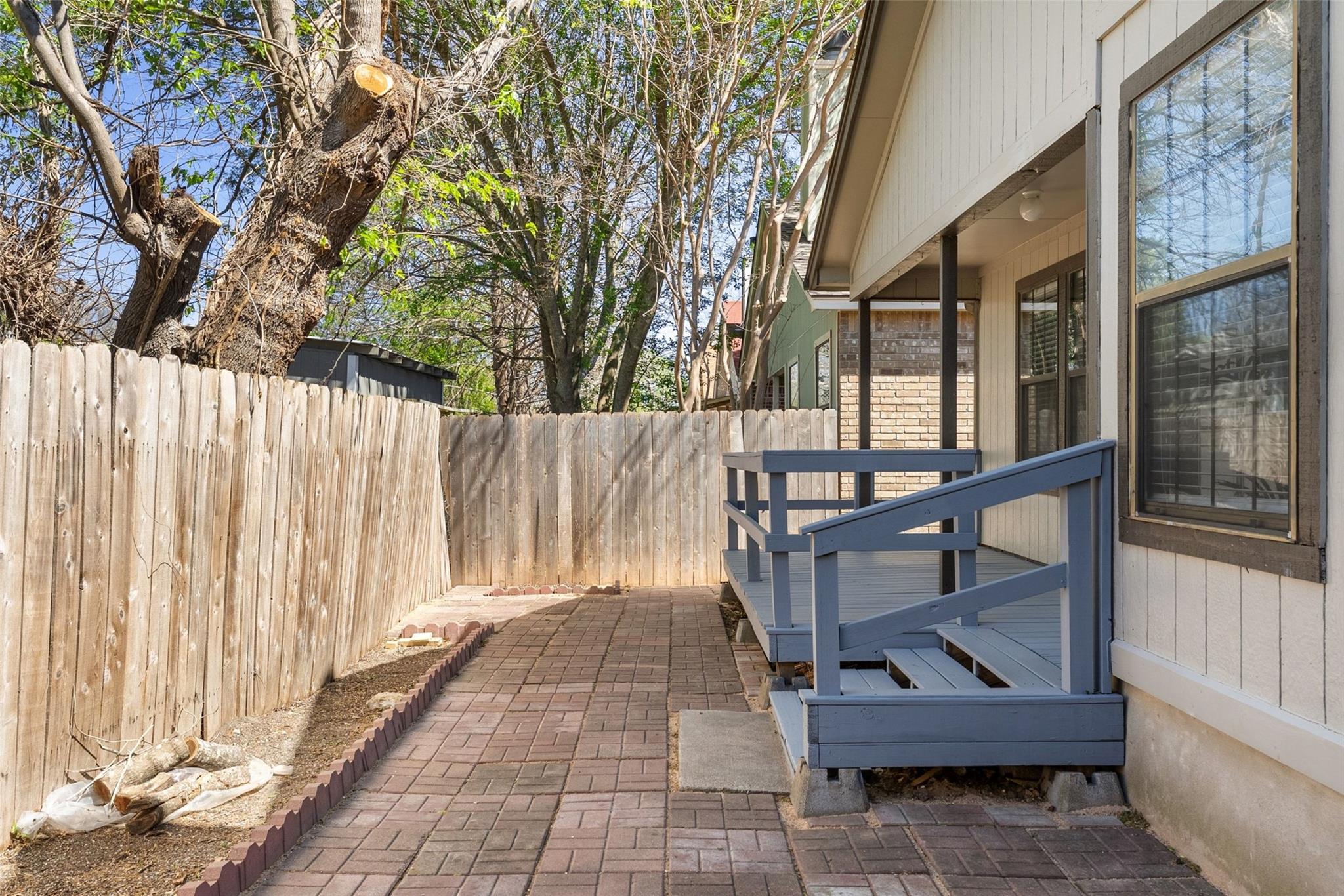 410 Village Ln, Buda, TX 78610