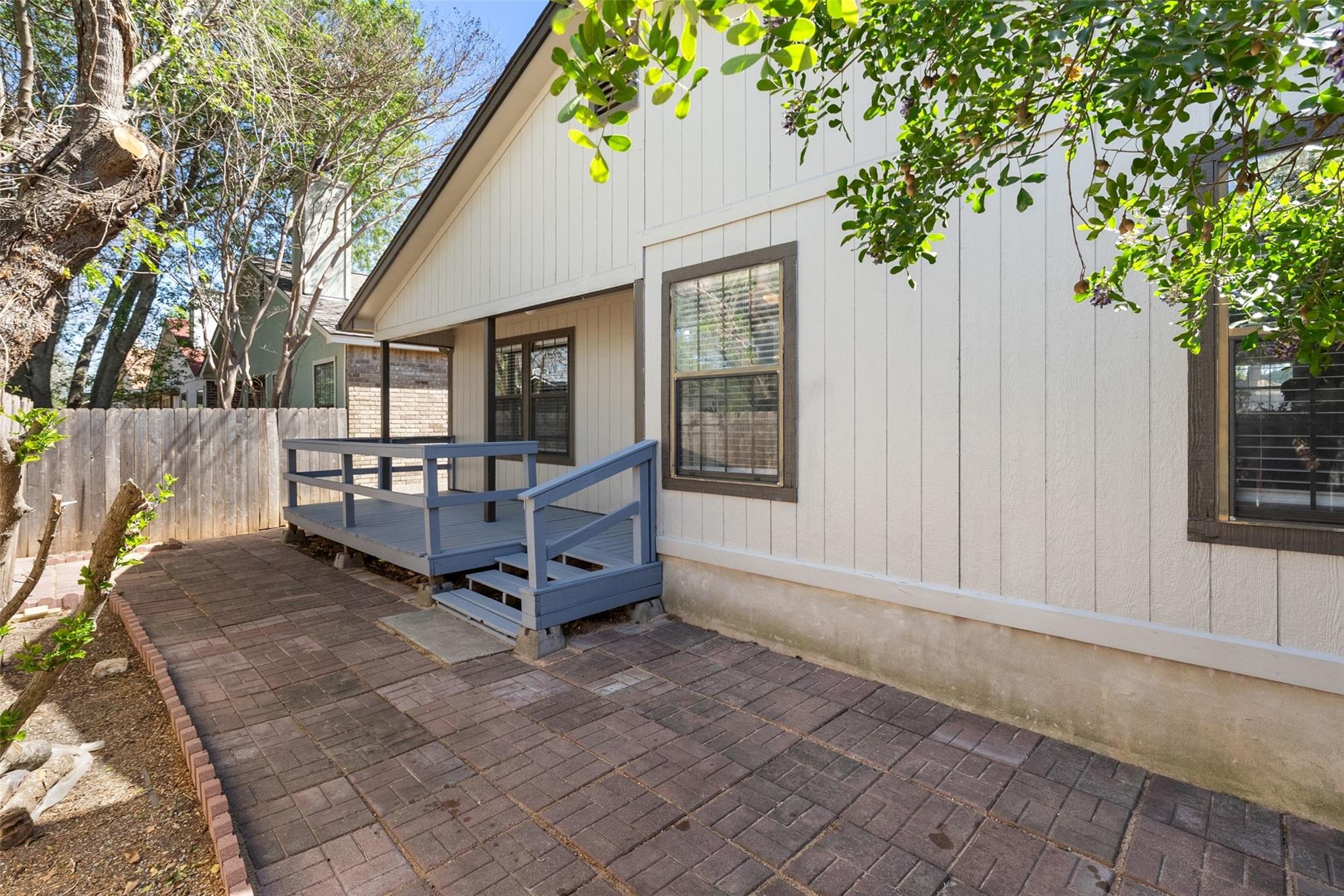 410 Village Ln, Buda, TX 78610