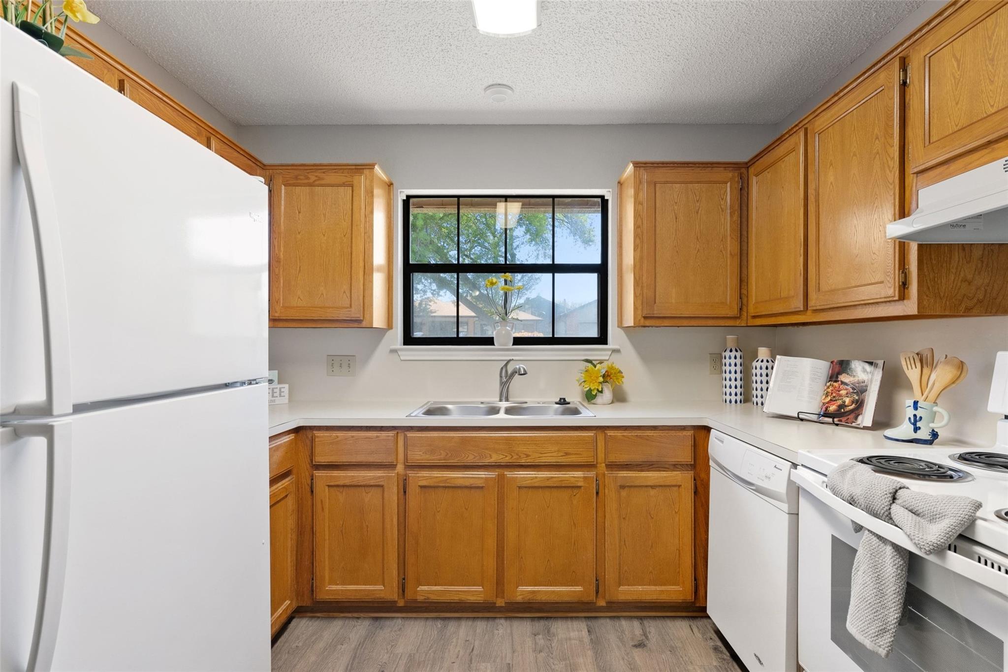 410 Village Ln, Buda, TX 78610