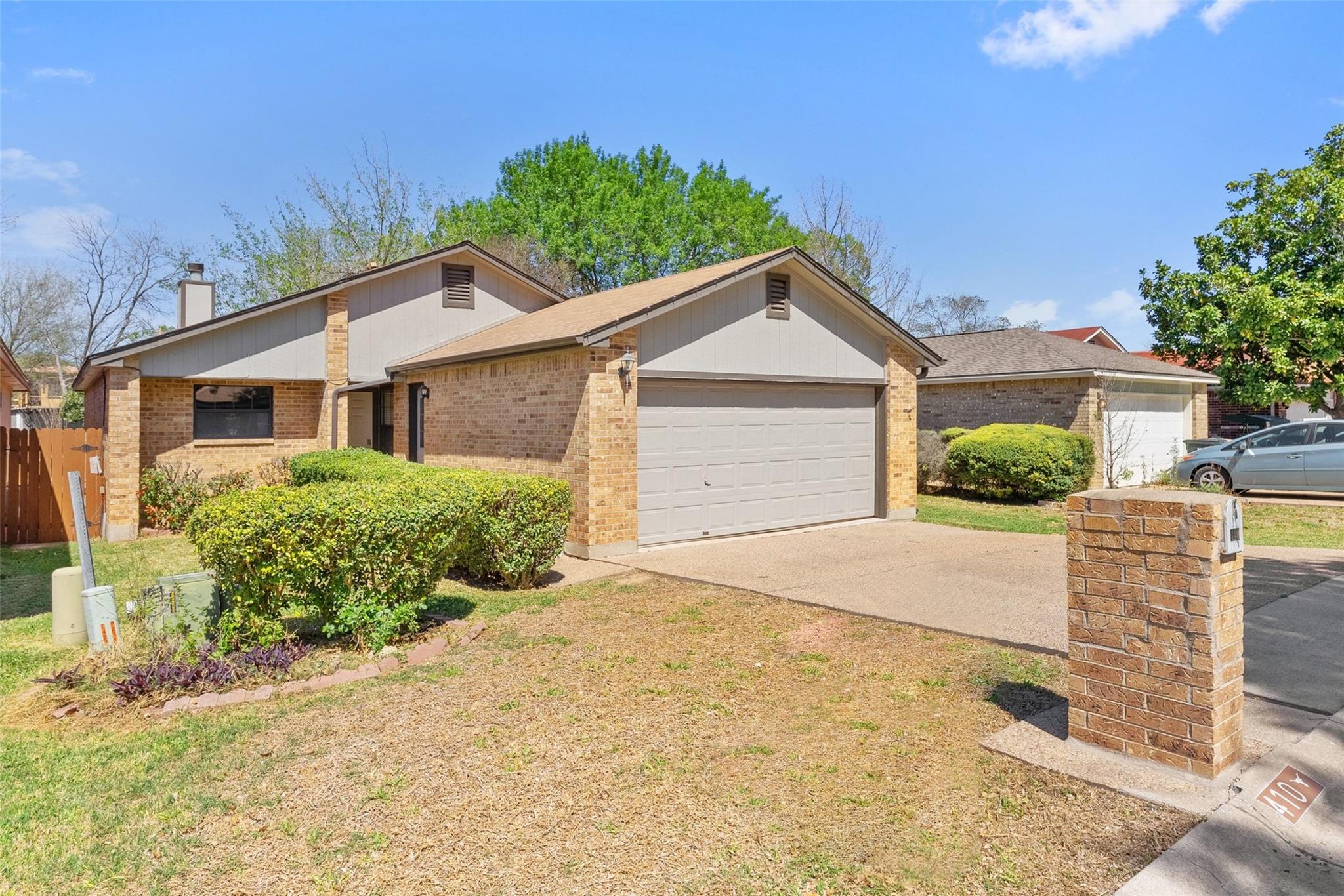 410 Village Ln, Buda, TX 78610